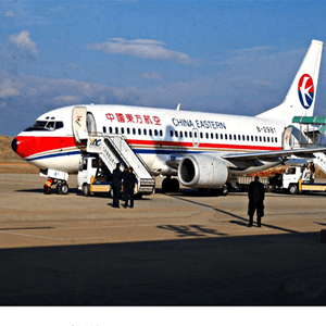 三源浦航空托运航空快运业稳步发展的原因是什么？